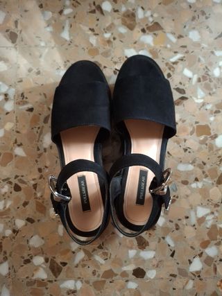 Sandalias de tacón PULL&BEAR negras