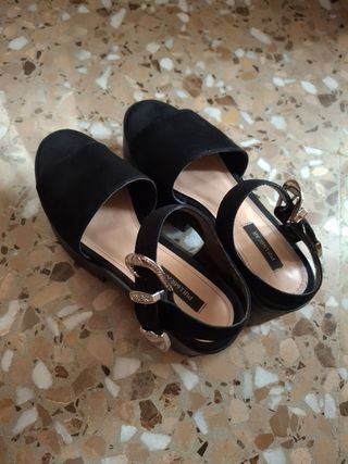 Sandalias de tacón PULL&BEAR negras