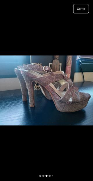 Sandalias doradas purpurina