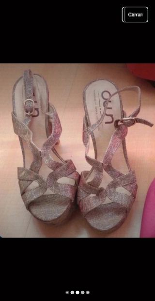 Sandalias doradas purpurina