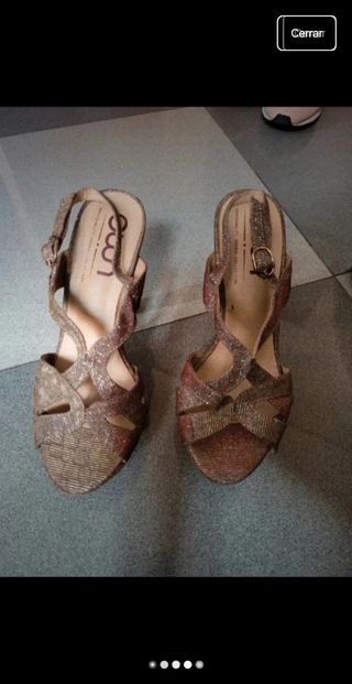 Sandalias doradas purpurina