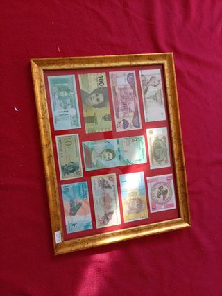 Cuadro con billetes antiguos