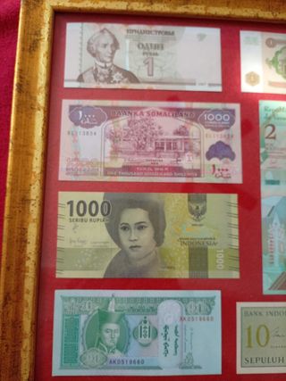Cuadro con billetes antiguos