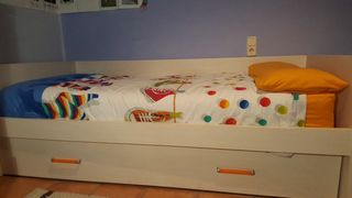 Cama nido 90x200 en color crema.