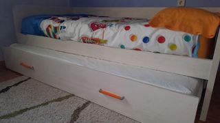 Cama nido 90x200 en color crema.
