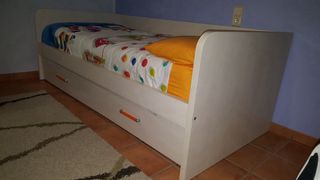 Cama nido 90x200 en color crema.