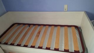 Cama nido 90x200 en color crema.