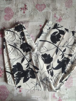 Pantaloni eleganti bianco-neri gamba larga. 