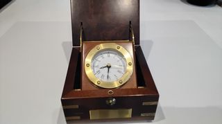 Reloj de escritorio antiguo
