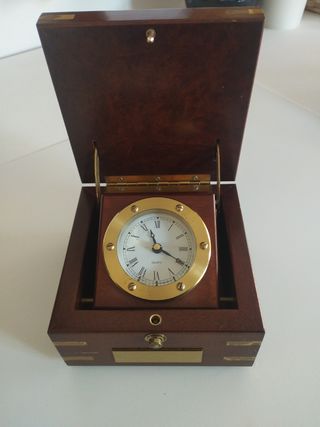 Reloj de escritorio antiguo