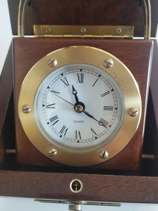 Reloj de escritorio antiguo