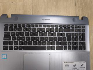 Asus F541U: Teclado superior