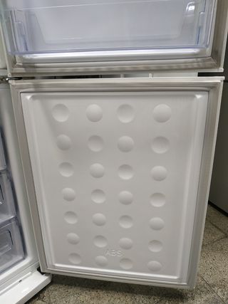 Nevera Samsung 1.82cmx60cm No Frost 
