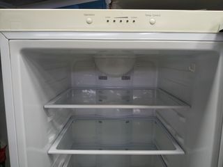 Nevera Samsung 1.82cmx60cm No Frost 
