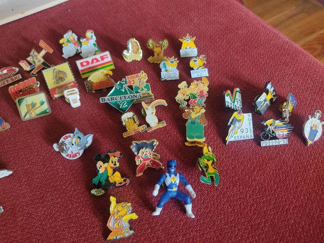 Set di 50 spille vintage classiche