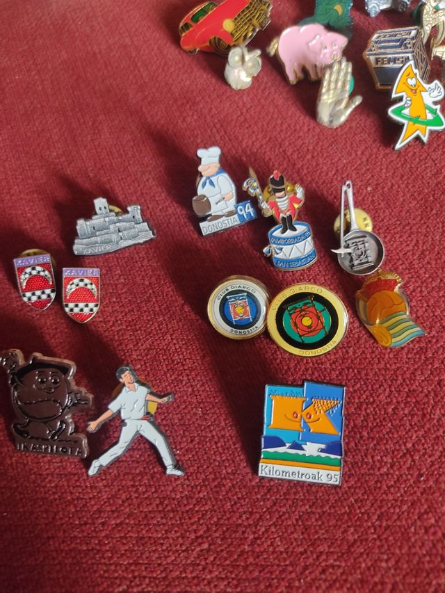 Set di 50 spille vintage classiche