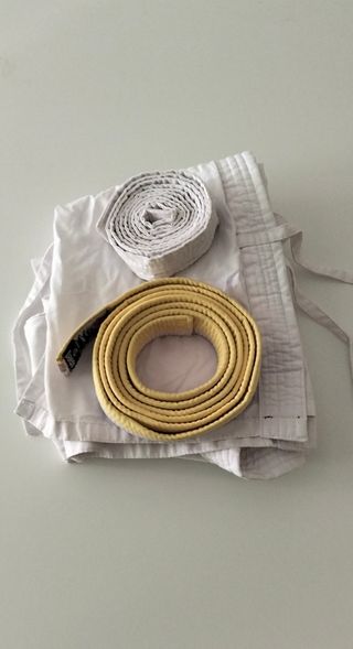 Karategi blanco c/cinturones (120cm)