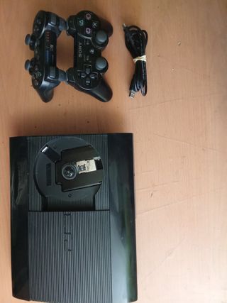 PS3 (PlayStation 3) + 2 mandos.precio negociable 
