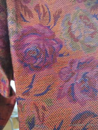 Pañuelo floral  grande y fular de regalo.