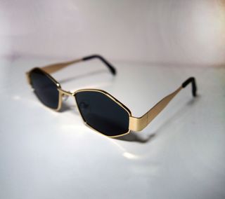 Gafas de sol estilo 90's doradas