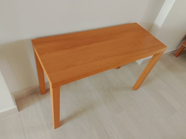 Mesa auxiliar de madera
