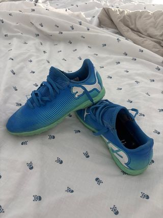 Botas Puma Fútbol Niño - Azul/Verde. Talla 34