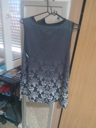 Blusa negra y gris estampada