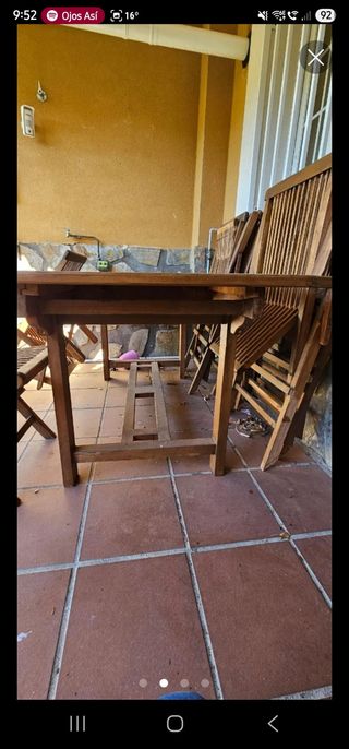 Mesa de jardín de madera marrón