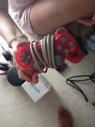 2 Mandos PS1 y tarjetas de memoria 