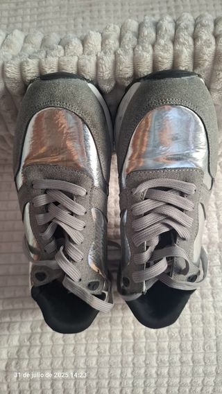 Zapatillas grises y plateadas mujer