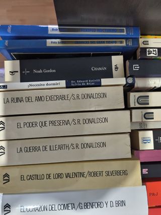 Libros variados ciencia ficción 
Ci-fi