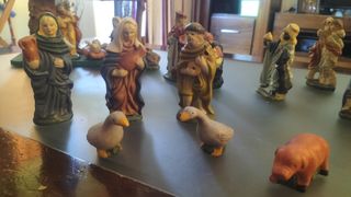Belén de porcelana 27 piezas pintado a mano