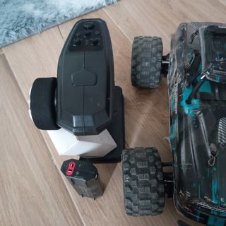 Coche teledirigido 4x4 todoterreno