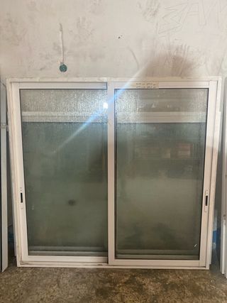 Ventana corredera blanca Cristal cámara traslúcida