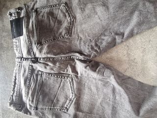 Vaqueros hombre - Azul y Gris
2x20€