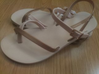 Sandalias Ipanema beige-doradas 37