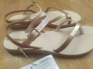 Sandalias Ipanema beige-doradas 37