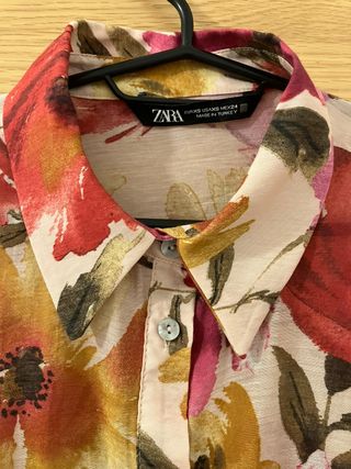 Camisa Zara flores multicolor XS