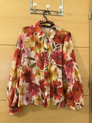 Camisa Zara flores multicolor XS