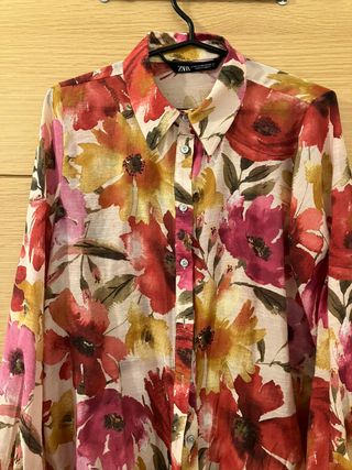 Camisa Zara flores multicolor XS