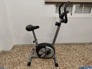 Bicicleta estática BH Fitness