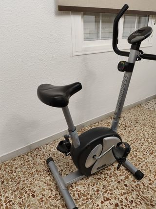 Bicicleta estática BH Fitness