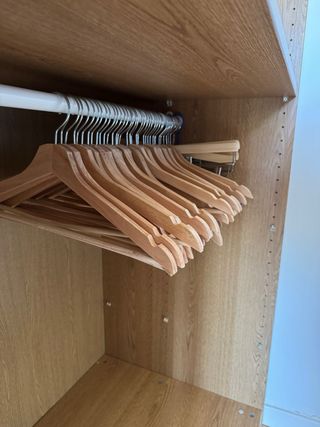 38 Perchas Madera Armario (33 normales y 5 pinzas)