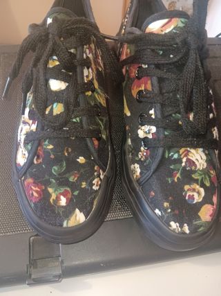 Zapatillas florales negras marypaz