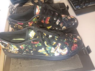 Zapatillas florales negras marypaz