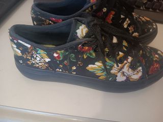 Zapatillas florales negras marypaz