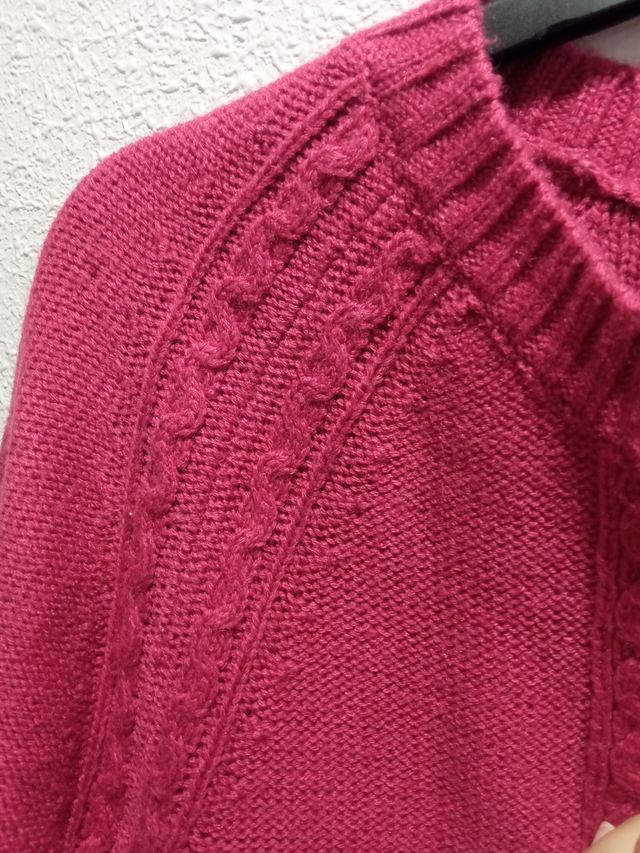 Cárdigan fucsia con cierre tipo trenca