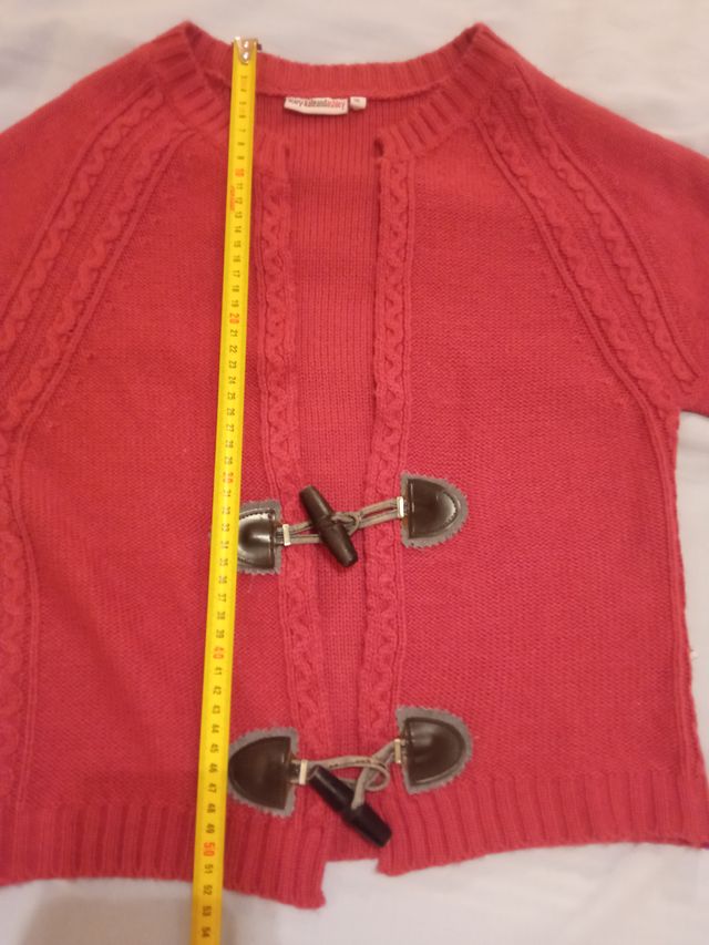 Cárdigan fucsia con cierre tipo trenca