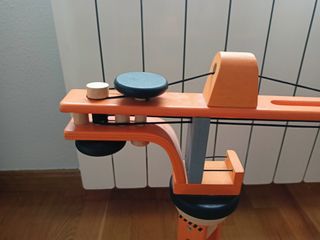 Grúa de madera 