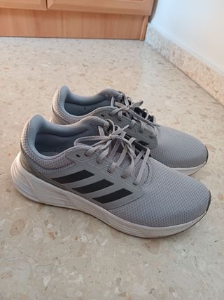 Zapatillas Adidas Gris - Deportivas